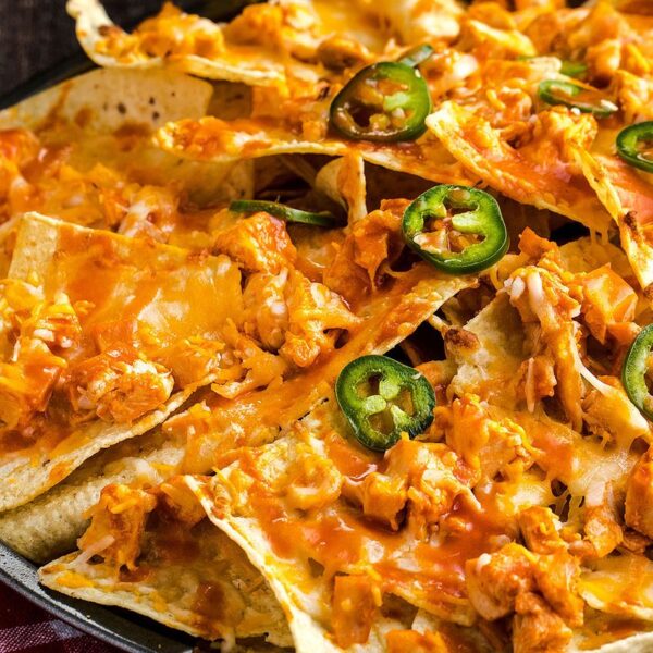 Spicy chicken nachos